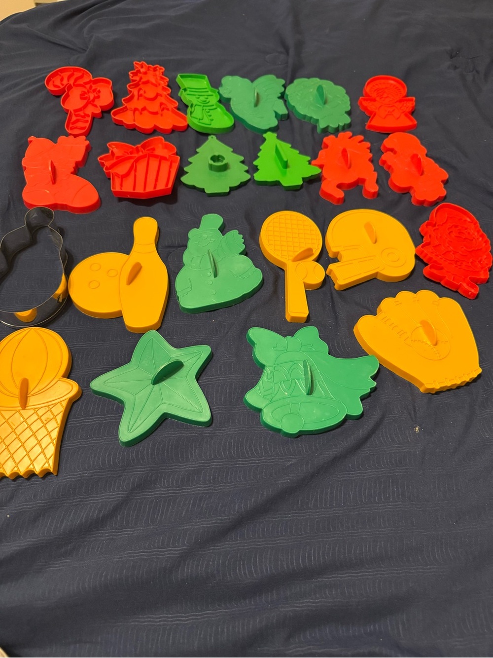Vintage Plastic Cookie Cutters Lot 22 wilton,hallmark 1970s 1980s plastic